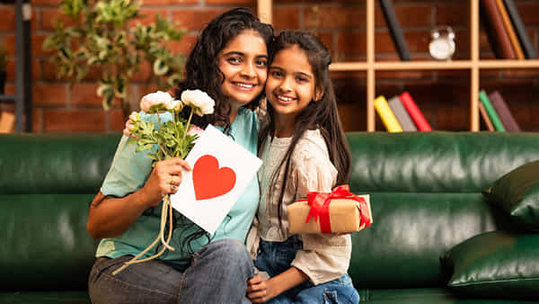 Vastu Tips: ఈ వస్తువులను పొరపాటున కూడా గిఫ్ట్ గా ఇవ్వకండి.. బంధాలు బీటలు పడతాయి..