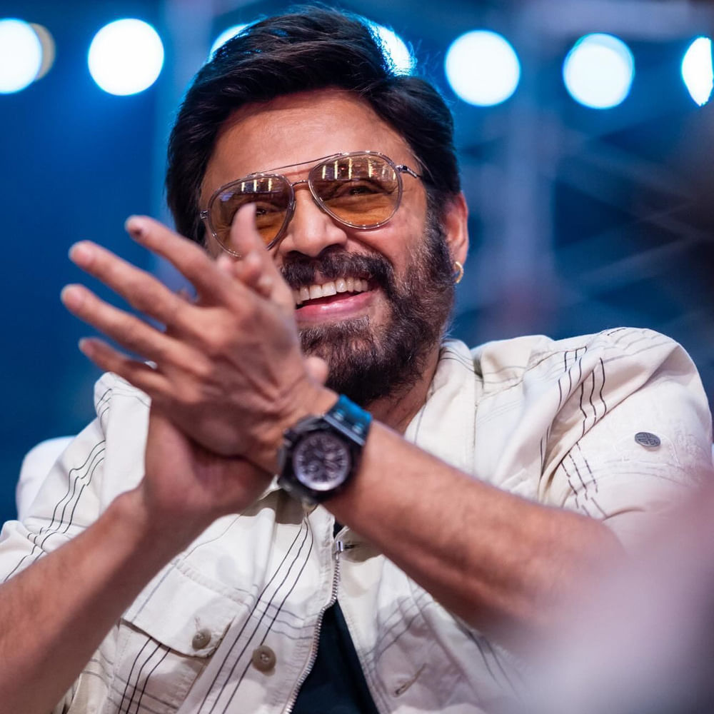 ఇవాళ్టికీ తాను కలెక్షన్ల గురించి పట్టించుకోనన్నారు. లైఫ్లో ఇతరులను చూసి తమ అభిమాన స్టార్స్ ఇన్స్పయిర్ అయిన తీరు గురించి ఇష్టంగా మాట్లాడుకుంటున్నారు నెటిజన్లు.