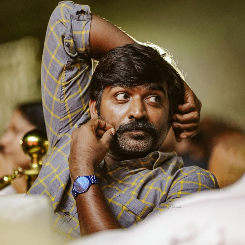 పూరి జగన్నాథ్ సినిమాలన్నీ చూశానని చెప్పిన సేతుపతి, ఆయన పనితీరును ప్రత్యేకంగా మెన్షన్ చేస్తున్నారు. గంట సేపులోనే కథ చెప్పి, తనను ఆశ్చర్యపరచారని అన్నారు.