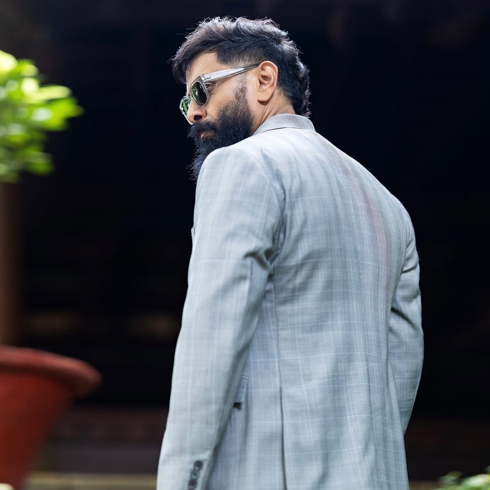 రీసెంట్‌గా జక్కన్న ఆయన్ని కలిసి స్క్రిప్ట్ చెప్పారన్నది వైరల్‌ న్యూస్‌. వీరధీరశూరన్‌తో కోలీవుడ్‌లో కాస్త ఊపిరి పీల్చుకున్నారు చియాన్‌. అమేజాన్‌ అడవుల్లో నిధి అన్వేషణ ప్రధానంగా రూపొందుతోంది ఎస్ఎస్ఎంబీ 29. 
