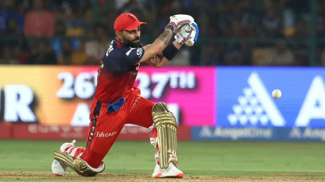 అలాగే ఇండియాలో టీ20 క్రికెట్‌ ఆడుతూ.. 9500 పరుగులు మైలురాయిని అందుకోవడానికి విరాట్‌ కేవలం 10 పరుగులు దూరంలో ఉన్నాడు. టీ20ల్లో 9500(ఇండియాలో ఆడిన మ్యాచ్‌లు, ఐపీఎల్‌ అంతర్జాతీయ మ్యాచ్‌లు కలుపుకొని) కచ్చితంగా ఈ మ్యాచ్‌తోనే సాధిస్తాడని క్రికెట్‌ అభిమానులు భావిస్తున్నా