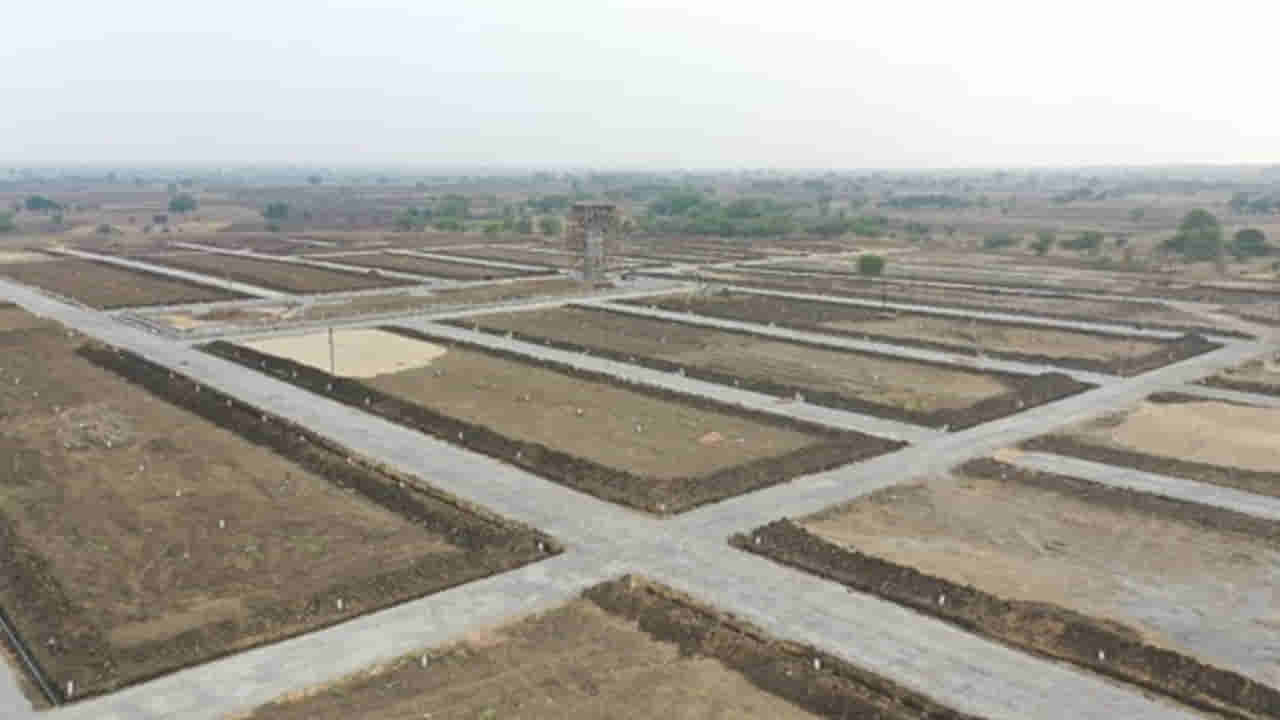 Vizag: ఊరు శివారు లేఔట్లో కొలతలు తీస్తున్న వ్యక్తి.. ఓ మూలాన కనిపించింది చూడగా