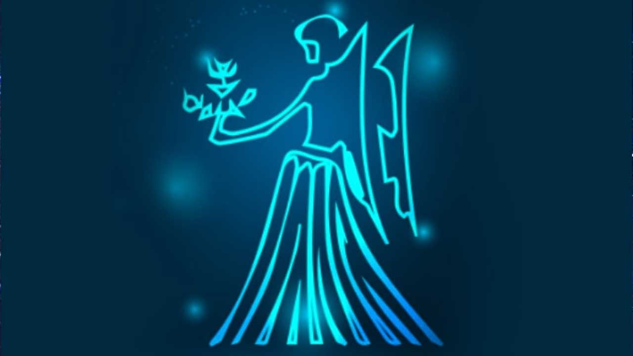 కన్యా రాశి : ఈ రాశి వారు చాలా డబ్బు సంపాదిస్తారు. వ్యాపారం బాగుంటుంది. రియలెస్టేట్ రంగంలో ఉన్న వారికి కలిసి వస్తుంది. చాలా రోజుల నుంచి ఎవరైతే ఉద్యోగం కోసం ఎదురు చూస్తున్నారో వారు జాబ్ కొడుతారు. బంగారం, వెండి లేదా రియలెస్టేట్ రంగంలో పని చేసే వారు అత్యధిక ఆర్థిక లాభాలు పొందుతారు. ఆర్థికంగా బాగుంటుంది. అన్నింటా కలిసి వస్తుంది.