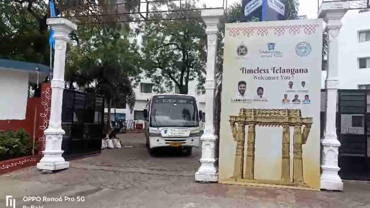 అందాల భామల రాకతో ఓరుగల్లులో మాయమైన వీధి కుక్కలు, కోతులు