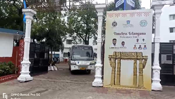 అందాల భామల రాకతో ఓరుగల్లులో మాయమైన వీధి కుక్కలు, కోతులు