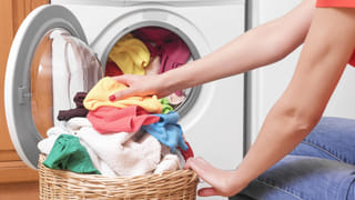 Garuda Purana: అల్లుడితో సంబంధం పెట్టుకునే అత్తకు గరుడ పురాణం ప్రకారం ఎటువంటి శిక్షలు విధిస్తారంటే