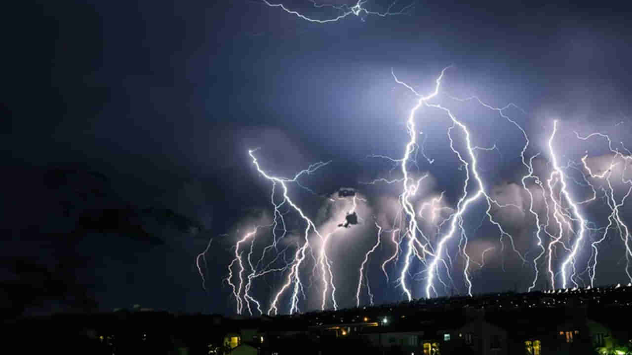 Rain Alert: వాయుగుండం ఎఫెక్ట్.. తెలంగాణ ప్రజలకు పిడుగులాంటి వార్త.. భారీ నుంచి అతిభారీ వర్షాలు..