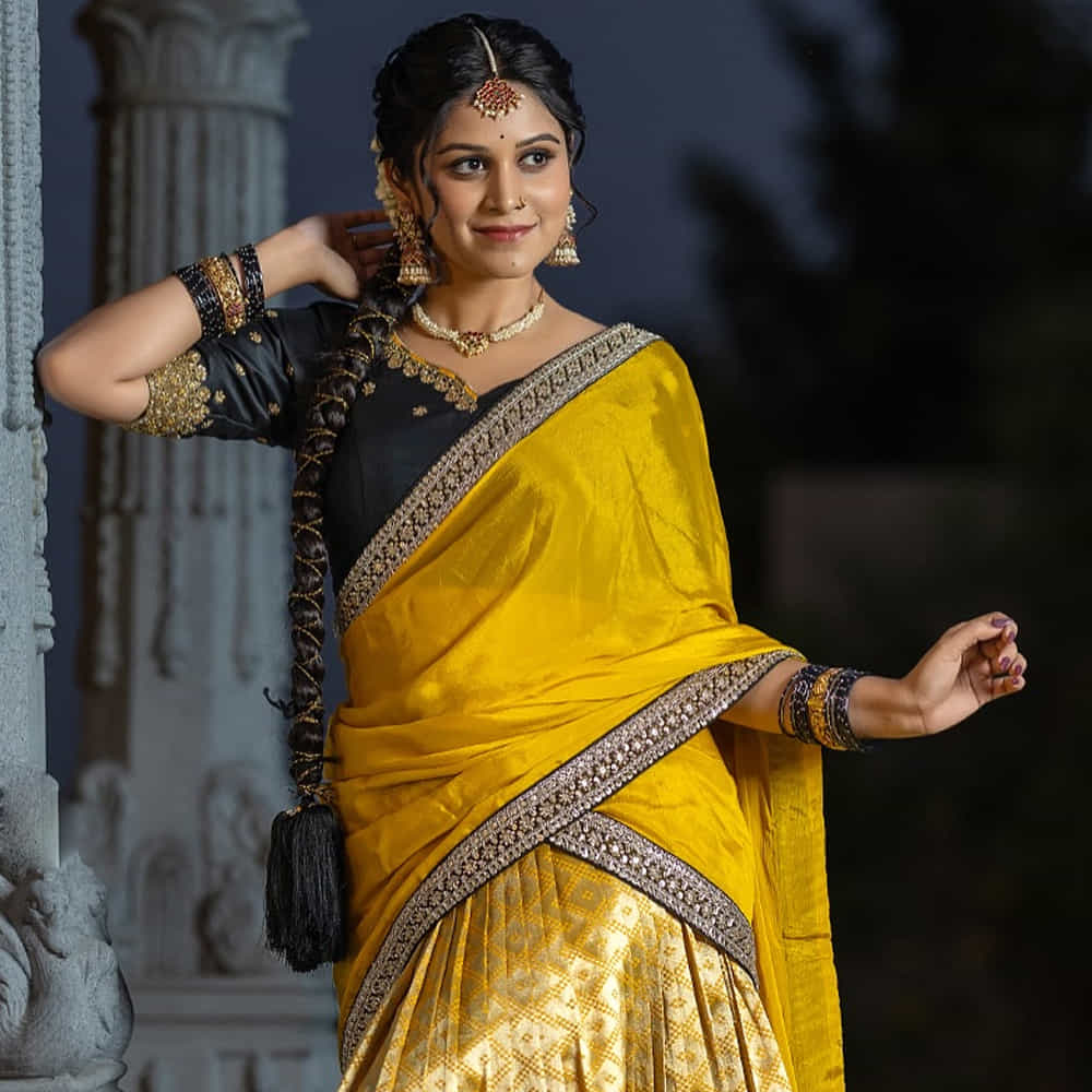 నెగిటివ్ షేడ్స్ ఉన్న ముకుంద పాత్రలో అదరగొట్టేసింది. ఇందులో ఈ అమ్మడు యాక్టింగ్ వేరేలెవల్ అనే చెప్పాలి. ఈ సీరియల్ తర్వాత బిగ్ బాస్ రియాల్టీ షోలోకి అడుగుపెట్టింది. అయితే ఈ షో ద్వారా మరింత నెగిటివిటీని మూటగట్టింది.