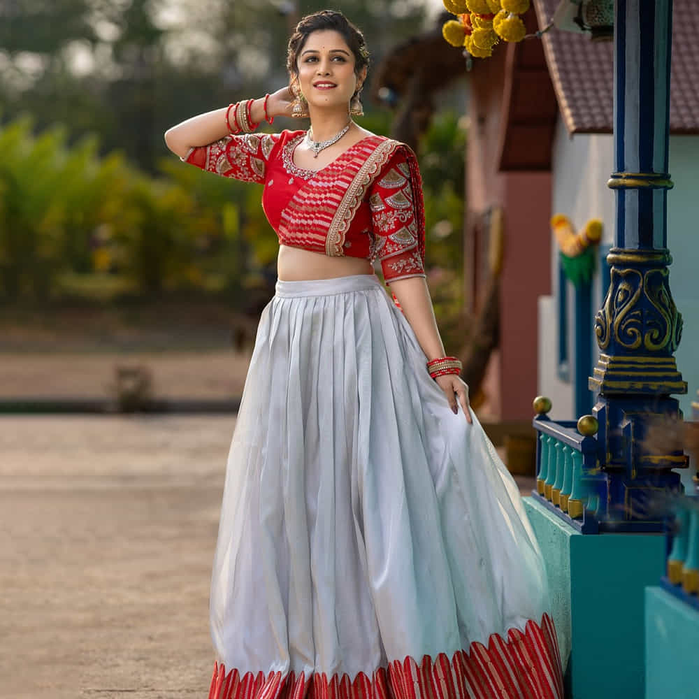 తెలుగులో స్వాతి చినుకులు సీరియల్ ద్వారా ఎంట్రీ ఇచ్చింది. మొదటి సీరియల్లో అమాయకమైన హీరోయిన్ పాత్రలో కనిపించిన యష్మీ.. ఆ తర్వాత కృష్ణ ముకుంద మురారి సీరియల్లో విలన్ పాత్రలో కనిపించింది.