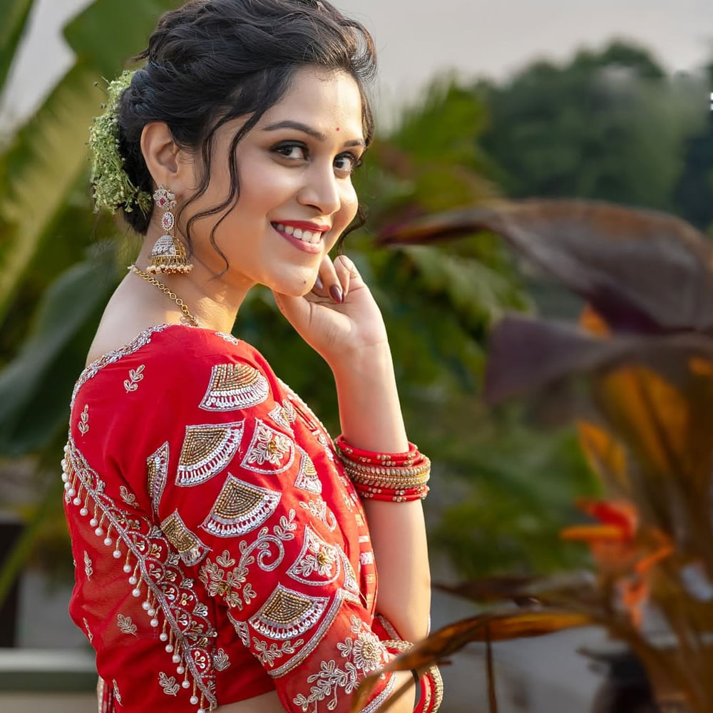 యష్మీ గౌడ.. ఈ పేరు గుర్తుందా.. ? తెలుగు రాష్ట్రాల సీరియల్ ప్రియులకు పరిచయం అవసరంలేని పేరు. ఎన్నో సీరియల్స్ చేసి తెలుగు ప్రేక్షకులకు దగ్గరయ్యింది. మొదట్లో కన్నడలో పలు సీరియల్స్ చేసింది.