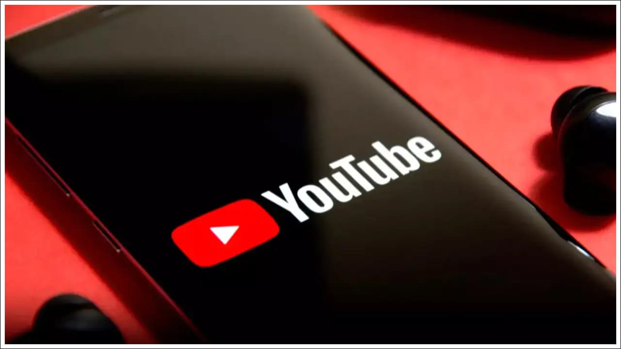 గత సంవత్సరం 100 మిలియన్లకు పైగా భారతీయ యూట్యూబ్ ఛానెల్లు వీడియో కంటెంట్ను అప్లోడ్ చేశాయి. ఒక సంవత్సరంలో 1 మిలియన్ కంటే ఎక్కువ మంది సబ్స్క్రైబర్లను కలిగి ఉన్న భారతీయ యూట్యూబ్ ఛానెల్ల సంఖ్య 11,000 నుండి 15,000కి పెరిగిందని యూట్యూబ్ సీఈఓ నీల్ మోహన్ వేవ్స్ సమ్మిట్లో వెల్లడించారు.