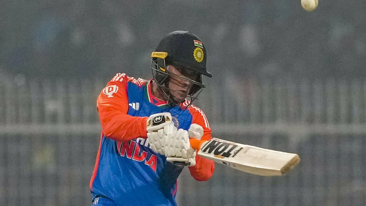 T20 క్రికెట్‌ను మరింత రసవత్తరంగా మార్చేందుకు, ICC ఓ పెద్ద నిర్ణయం తీసుకుంది. పురుషుల క్రికెట్ T20 అంతర్జాతీయ మ్యాచ్‌లలో పవర్‌ప్లే నియమాలలో కీలక మార్పులు తీసుకొచ్చింది.