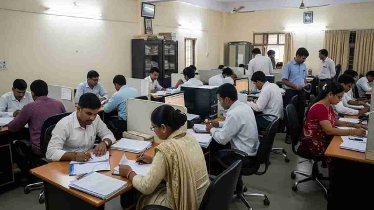 8th pay commission: జీతాల పెంపుపై ఉద్యోగుల ఎదురుచూపులు.. ఆ కమిషన్‌పైనే ఆశలన్నీ..!