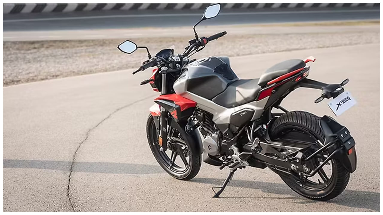 హీరో ఎక్స్‌ట్రీమ్ 125R - రూ. 1.02 లక్షలు: భారతదేశంలో ఇదే అత్యంత చౌకైన ఏబీఎస్‌ బైక్. ఈ హీరో బైక్ ధర ఇప్పుడు రూ. 1.02 లక్షలు (గతంలో రూ. 99,500). ఇది దాని విభాగంలో అత్యంత చౌకైన ఏబీఎస్‌ అమర్చిన బైక్, దాని ప్రత్యర్థి బజాజ్ పల్సర్ NS125 కంటే రూ. 5,000 చౌకగా ఉంటుంది. ఇది తేలికైనది, బలమైనది. అలాగే యువతకు సరైన ఎంపిక కావచ్చు.