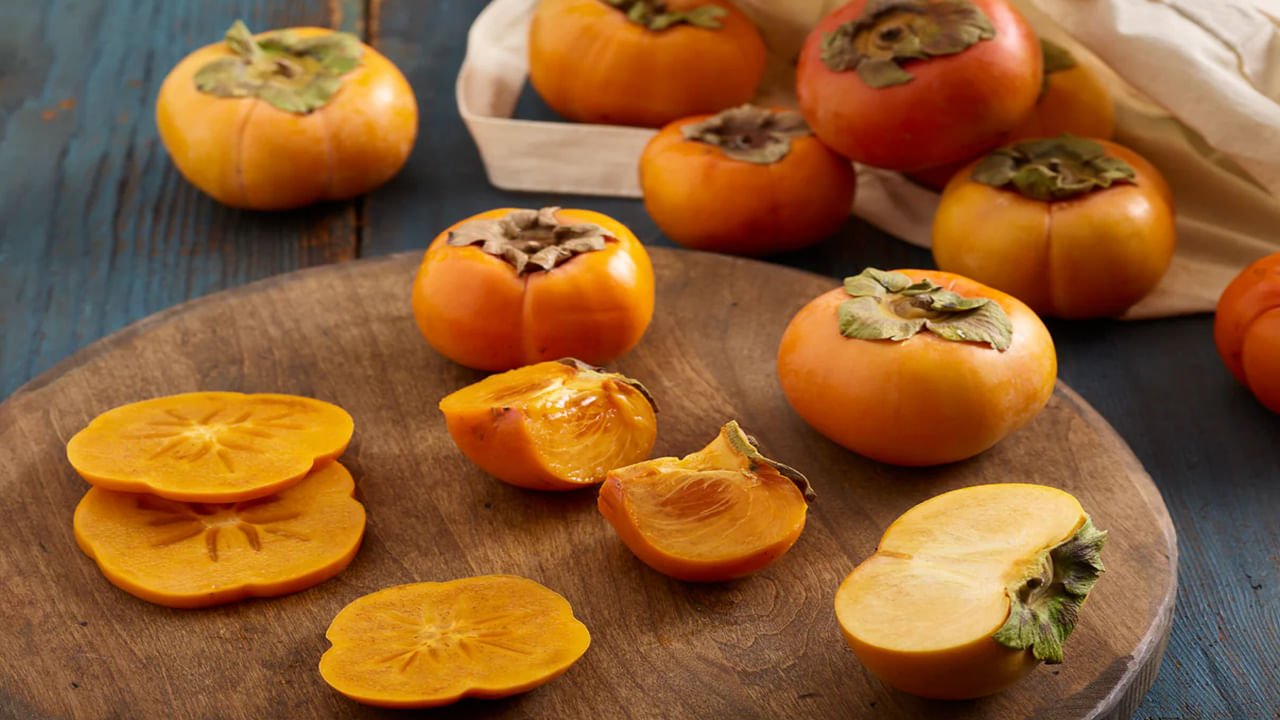 అమెరికన్ పెర్సిమోన్స్ విటమిన్ సి తో నిండి ఉంటుంది. ఇది మీ రోగనిరోధక శక్తిని బలోపేతం చేయడానికి అండ్ ఇన్ఫెక్షన్లతో పోరాడటానికి సహాయపడుతుంది. జలుబు అండ్ ఫ్లూ కాలంలో ఆరోగ్యంగా ఉండటానికి మీ శరీరానికి అవసరమైన యాంటీఆక్సిడెంట్ పంచ్‌ను కేవలం ఒక వడ్డన అందిస్తుంది.