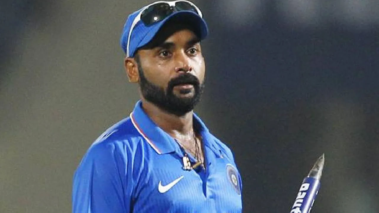 భారత జట్టు మాజీ లెగ్ స్పిన్నర్ అమిత్ మిశ్రాపై కూడా లైంగిక వేధింపుల ఆరోపణలు ఉన్నాయి. 2015లో, లైంగిక వేధింపుల ఆరోపణల తర్వాత అమిత్ మిశ్రా బెంగళూరులో అరెస్టు అయ్యాడు. నేరపూరిత కుట్ర వంటి అనేక ఇతర అభియోగాలతో అతనిపై అభియోగాలు మోపబడ్డాయి. బెంగళూరుకు చెందిన 34 ఏళ్ల మహిళ మాజీ భారత క్రీడాకారిణి హోటల్ గదిలో తనను లైంగికంగా వేధించాడని ఆరోపించింది.