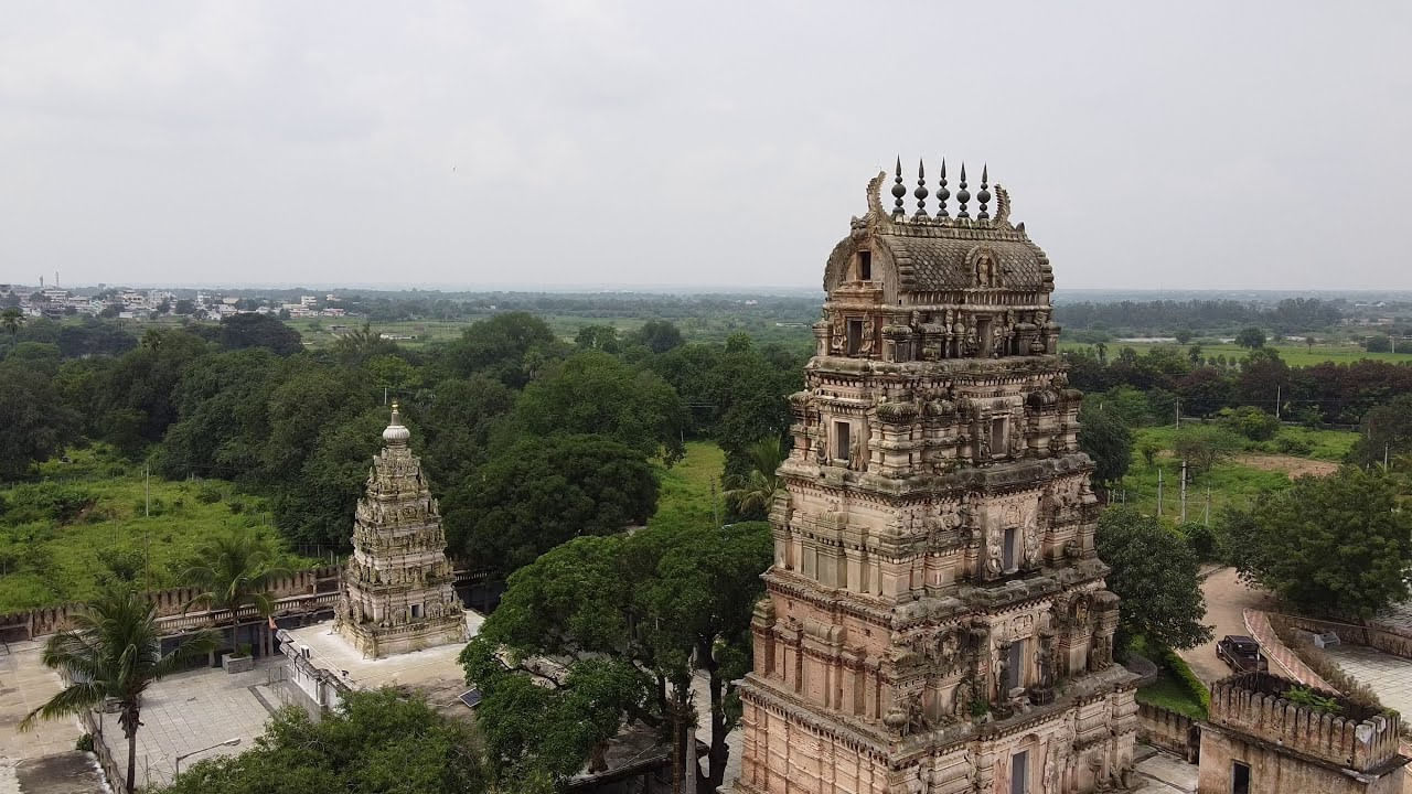 అమ్మపల్లి రామాలయాన్ని 13వ శతాబ్దంలో వేంగి రాజులు నిర్మించారు, కానీ ఈ విగ్రహం 1000 సంవత్సరాల పురాతనమైనది. ఈ ఆలయం ఏడు అంతస్తుల పెద్ద గోపురంతో అలంకరించబడింది. ఇది తెలుగు సినిమా అభిమానులలో చాలా ప్రసిద్ధి చెందింది. గోపురం ద్వారం పైన విష్ణువు నిద్రిస్తున్న భంగిమలో ఉన్న పెద్ద చిత్రం ఉంది.