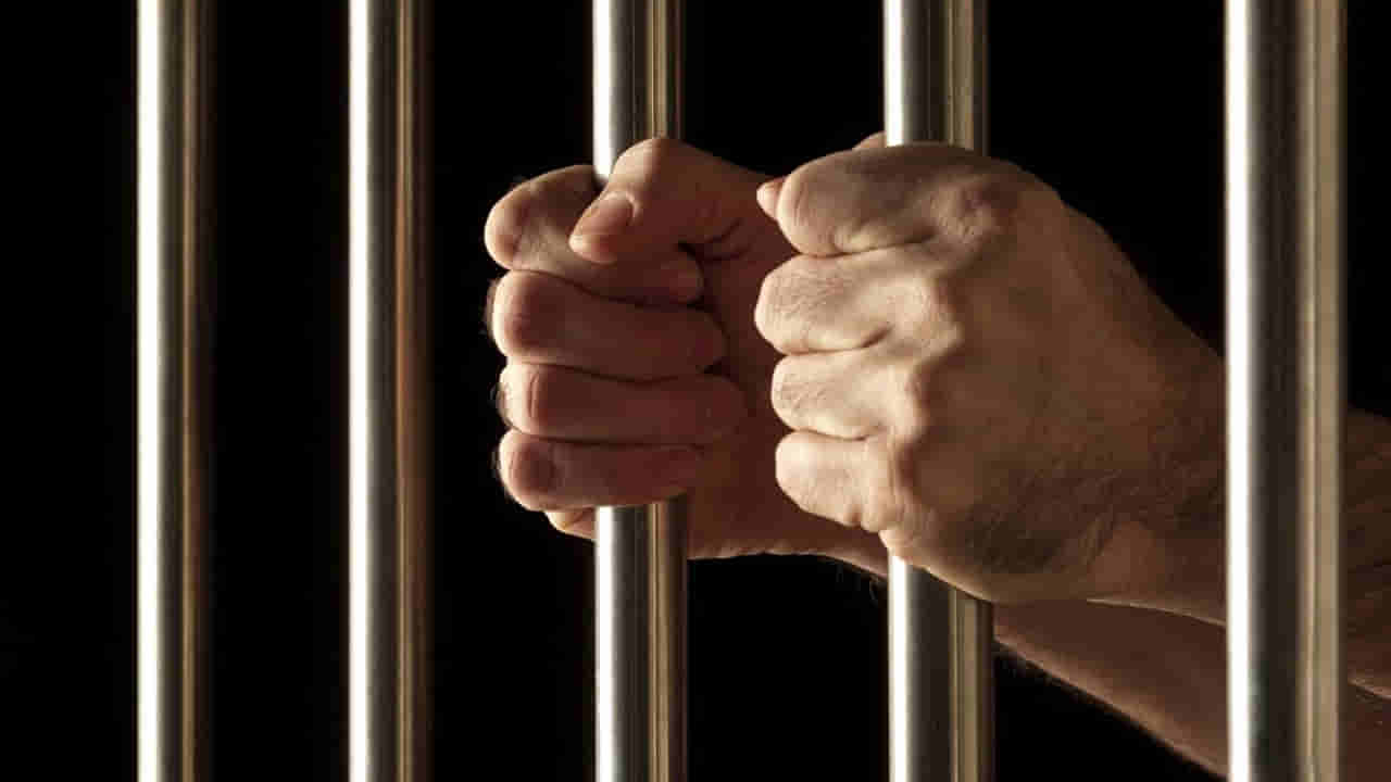 Anantapur: ఇంటర్ విద్యార్ధిని దారుణ హత్య.. రోడ్డు పక్కన సగం కాలిన స్థితిలో మృతదేహం లభ్యం!