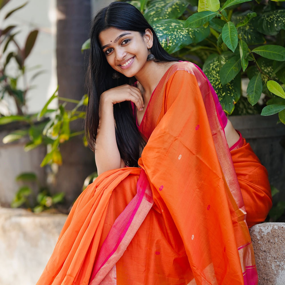 తనకు సినిమాల్లోకి రావాలనే ఆసక్తి లేదని.. చిన్నప్పటి నుంచే డ్యాన్స్, కరాటే నేర్చుకున్నానని తెలిపింది. సినిమాల్లోకి వచ్చేందుకు వీటిని నేర్చుకోలేదని.. కానీ అనుకోకుండానే సినిమాల్లోకి వచ్చినట్లు తెలిపింది. కోవిడ్ టైంలో ఖాళీగా ఉండడంతో ఓ మలయాళీ సినిమాలోకి డ్యాన్సర్ గా వెళ్లడంతో అక్కడ డీఓపీ తనను చూసి హీరోయిన్ గా ట్రై చేయాలని సూచించాడని తెలిపింది. 