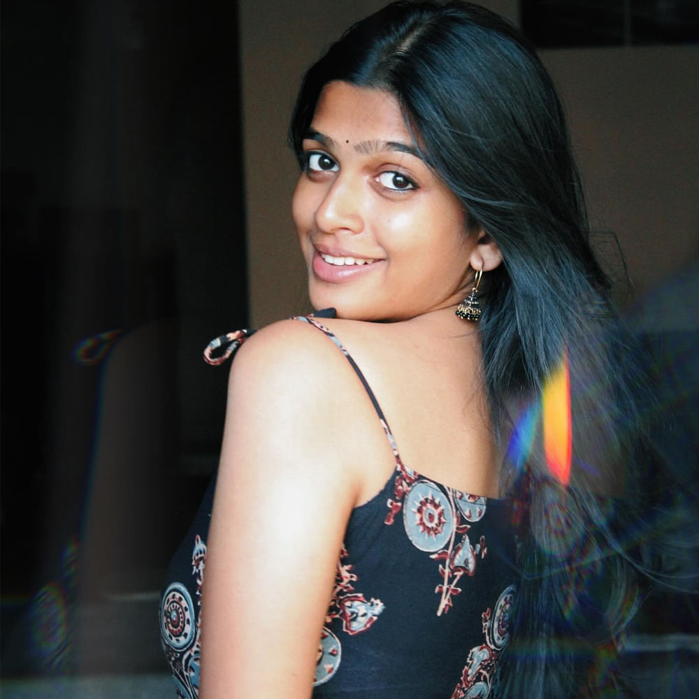 ప్రస్తుతం 8 వసంతాలు సినిమాలో నటిస్తుంది అనంతిక. మరోవైపు సోషల్ మీడియాలో ఈ ముద్దుగుమ్మ చాలా యాక్టివ్ గా ఉంటూ నిత్యం ఏదోక పోస్ట్ చేస్తుంటుంది. తాజాగా ఈ అమ్మడు షేర్ చేసిన క్రేజీ ఫోటోస్ నెట్టింట తెగ వైరలవుతున్నాయి. అలాగే తెలుగులో ఈ అమ్మడు మరిన్ని అవకాశాలు అందుకుంటున్నట్లు తెలుస్తోంది. 