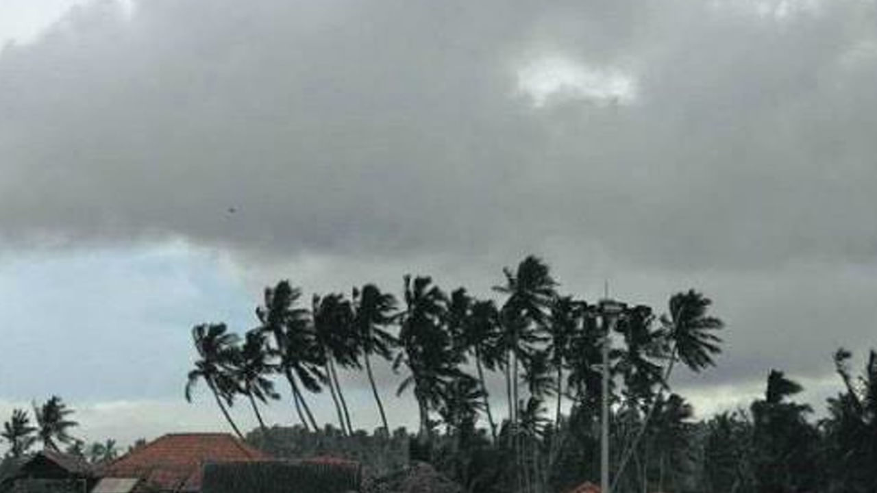 Andhra Rains: ద్రోణి ఎఫెక్ట్.. ఏపీలోని పలు ప్రాంతాలకు వర్షసూచన