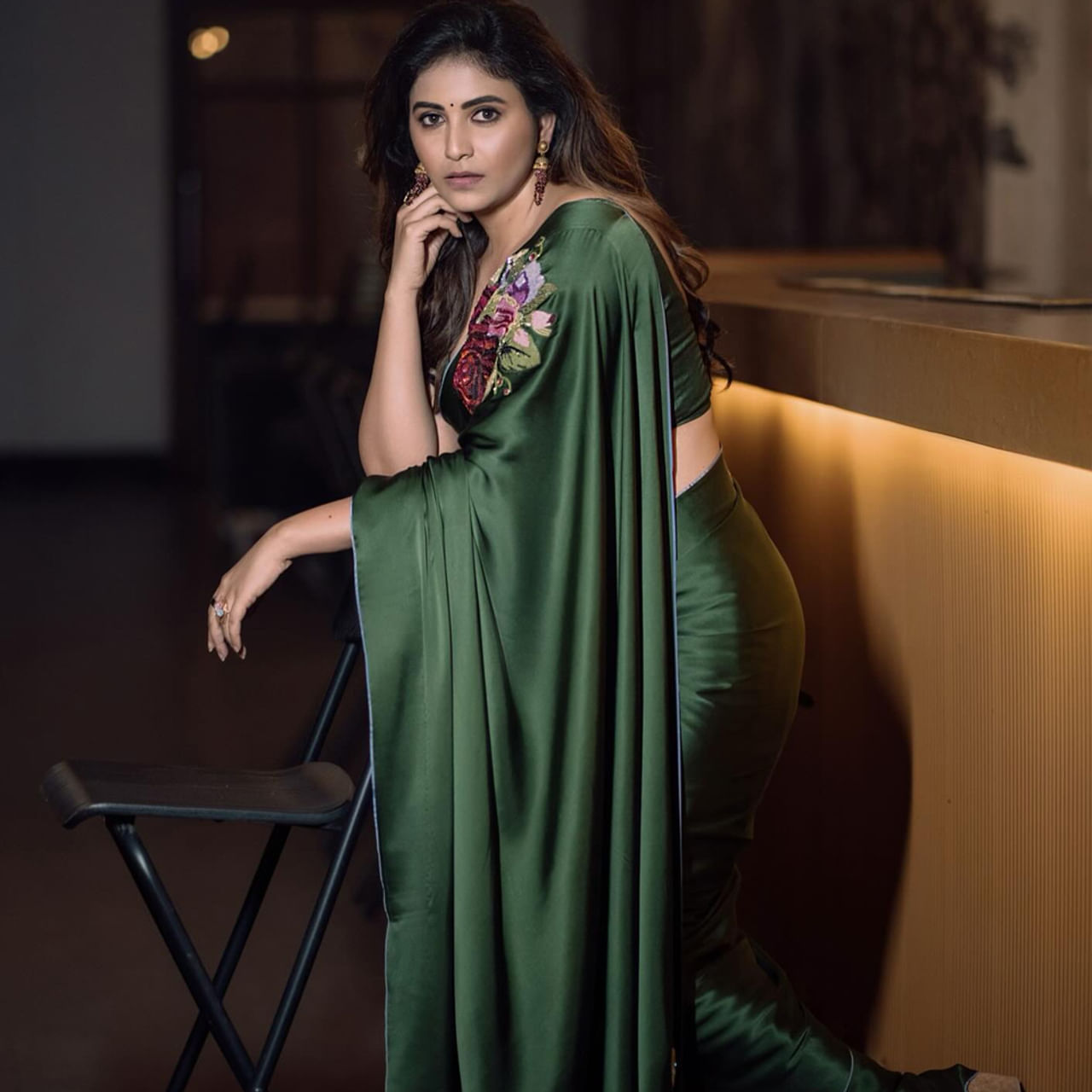 తమిళ్ లో వచ్చిన షాపింగ్ మాల్ సినిమాతో మంచి గుర్తింపు తెచ్చుకుంది ఈ చిన్నది. ఈ సినిమా తెలుగులో కూడా డబ్ అయ్యి హిట్ టాక్ తెచ్చుకుంది. షాపింగ్ మాల్ సినిమాలో తన నటనతో ప్రేక్షకుల దృష్టిని ఆకర్షించింది ఈ చిన్నది. ఆతర్వాత జర్నీ సినిమాతో మంచి గుర్తింపు తెచ్చుకుంది అంజలి.