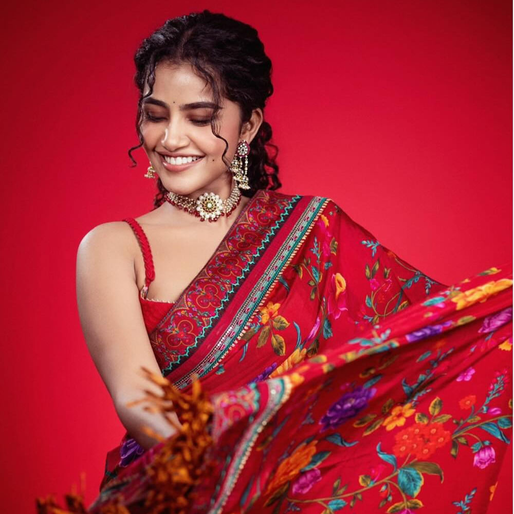 ప్రస్తుతం ఆమె జానకి వర్సెస్ స్టేట్ ఆఫ్ కేరళ అనే చిత్రంలో నటిస్తుంది. కానీ కెరీర్ తొలినాళ్లల్లో తనకు యాక్టింగ్ రాదని ట్రోల్ చేశారని.. ఆ సమయంలో ఎంతో బాధపడ్డానని తెలిపింది. వ్యక్తిగత జీవితంలో కెరీర్ పరంగా ఎన్నో సవాళ్లను ఎదుర్కొన్నట్లు తెలిపింది. ప్రేక్షకులకు నచ్చే సినిమాలు ఎంపిక చేసుకోవడానికి ప్రయత్నిస్తున్నానని తెలిపింది. 