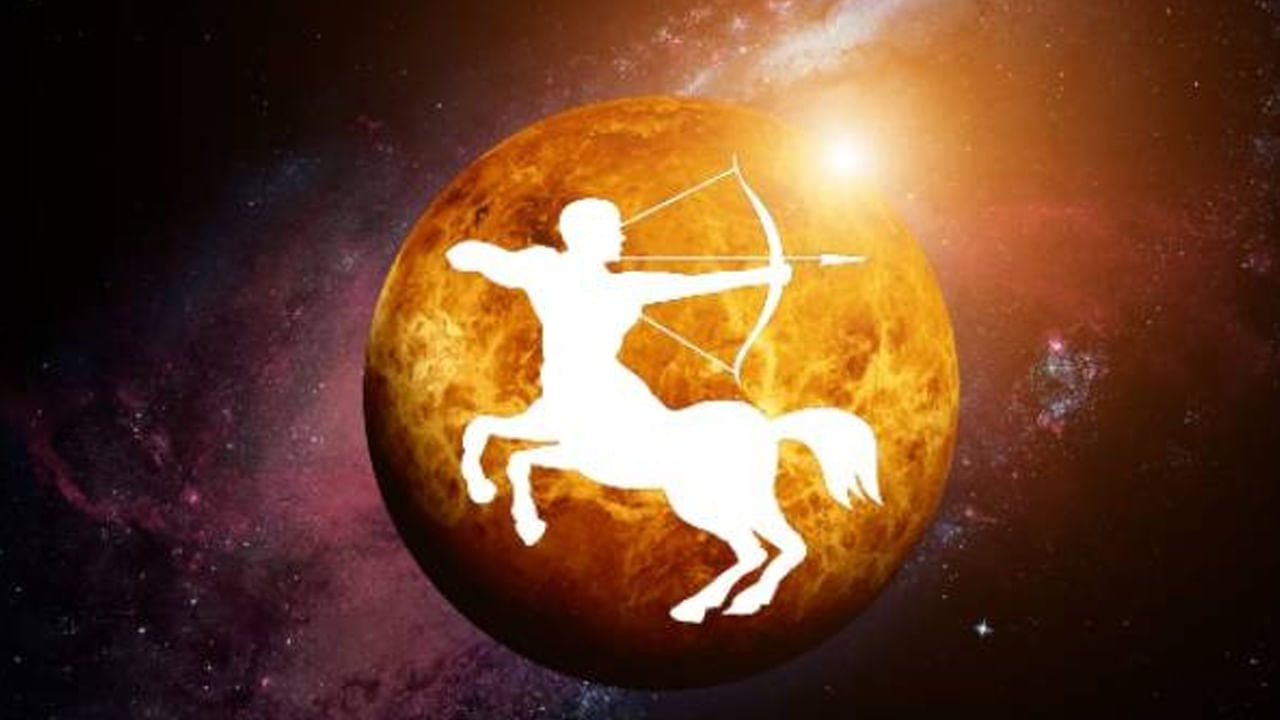 ధనస్సు రాశి : ఆరుద్ర నక్షత్రంలోకి సూర్యుడి సంచారంతో ధనస్సు రాశి వారికి అనారోగ్య సమస్యలు తప్పవంట. వీరు ఆర్థిక సమస్యలు ఎదుర్కొంటారు. అలాగే ఎవరైతే చాలా రోజుల నుంచి ఉద్యోగం కోసం ఎదురు చూస్తున్నారో వారికి ఈసారి కూడా నిరాశే తప్పదంట. ఏ పని చేసినా అది పూర్తి చేయలేకపోతారంట. అంతే కాకుండా విద్యార్థులు మానసిక సమస్యలు ఎదుర్కొంటారంట.