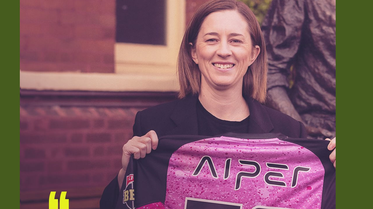 సిడ్నీ సిక్సర్స్లో చేరడం పట్ల బాబర్ ఆజం తన సంతోషాన్ని వ్యక్తం చేశాడు. "ప్రపంచంలోని అత్యుత్తమ టీ20 లీగ్లలో ఒకదానిలో ఆడే అద్భుతమైన అవకాశం ఇది. సిడ్నీ సిక్సర్స్ వంటి విజయవంతమైన, గౌరవనీయమైన ఫ్రాంచైజ్లో భాగం కావడం నాకు గర్వకారణం," అని బాబర్ తెలిపాడు. జట్టు విజయానికి తన వంతు కృషి చేయడానికి, అభిమానులతో బలమైన సంబంధాన్ని ఏర్పరచుకోవడానికి తాను ఎదురుచూస్తున్నానని పేర్కొన్నాడు.