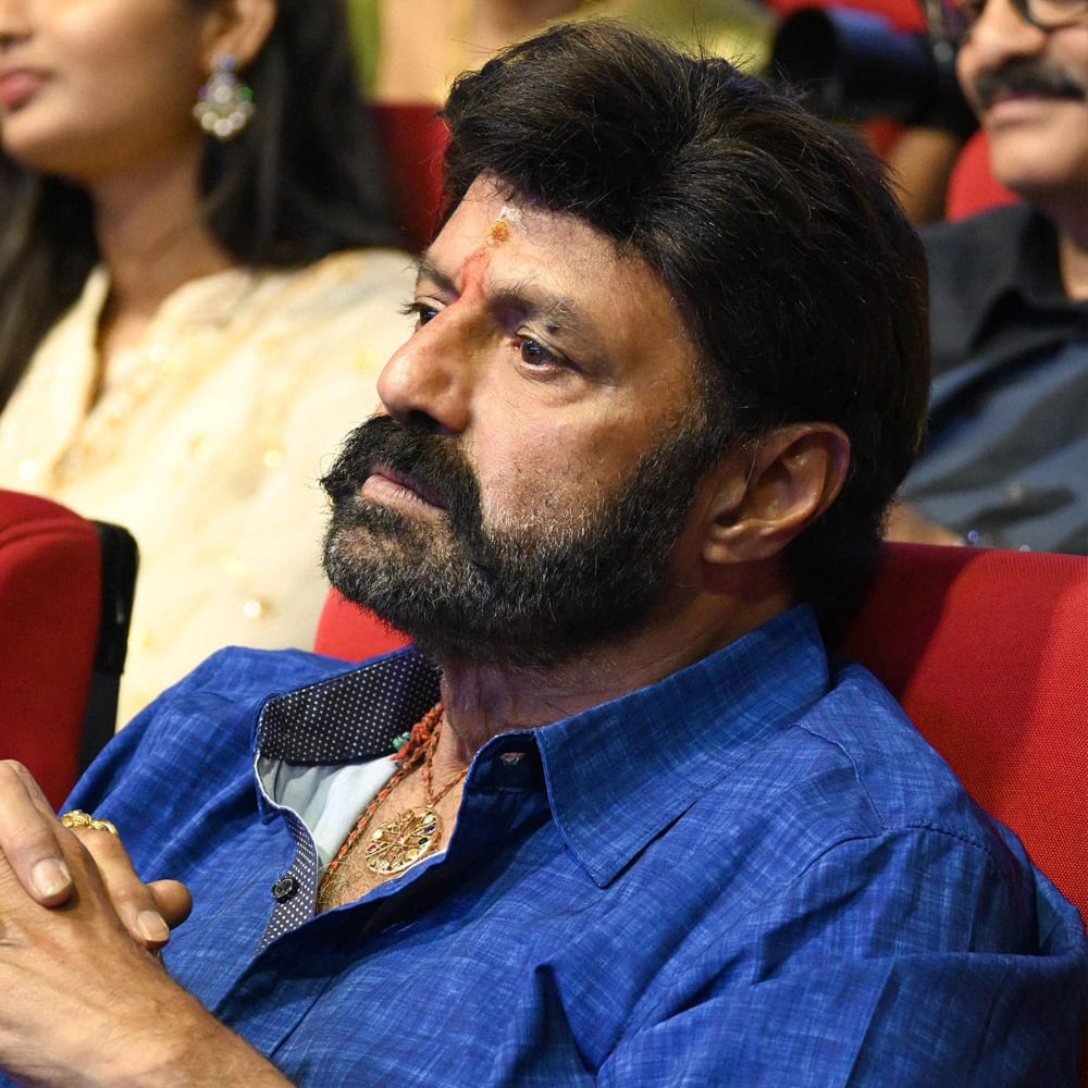 బాలయ్య కూడా అంతే స్పీడుగా సినిమాలు చేస్తున్నారు. అఖండ 2 షూట్‌లో పాల్గొంటూనే, గోపిచంద్ మలినేని కాంబినేషన్‌లో భారీ హిస్టారికల్ మూవీకి గ్రీన్ సిగ్నల్ ఇచ్చారు.
