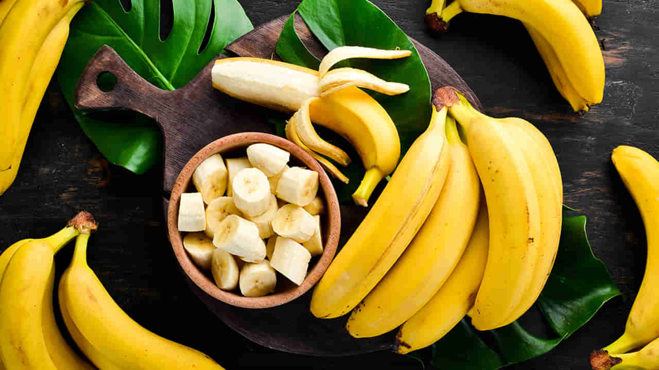 అరటి పండు, స్ట్రాబెర్రీలను కలిపి తీసుకుంటే.. శరీరంలో జరిగే మ్యాజిక్ ఏంటో తెలిస్తే..