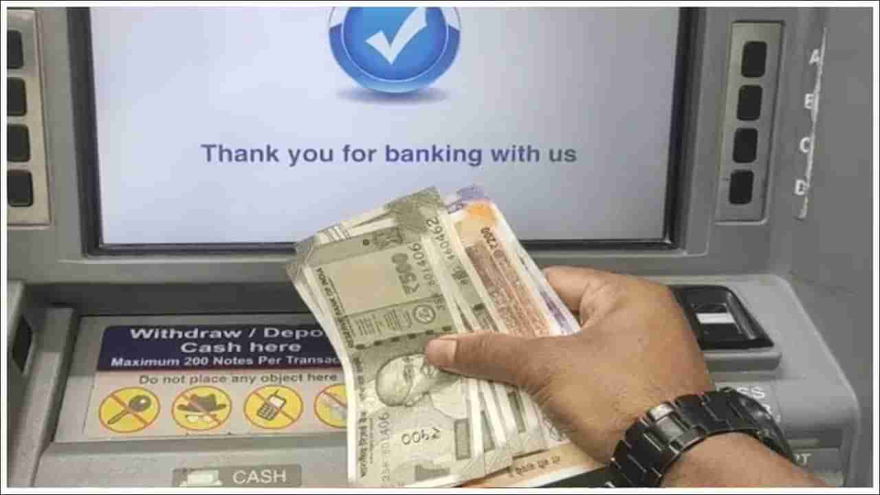 Axis Bank ATM: యాక్సిస్‌ బ్యాంకు ఏటీఎం ఛార్జీల మోత.. జూలై 1 నుంచి అమలు.. ఎంత విధిస్తుందో తెలుసా..?