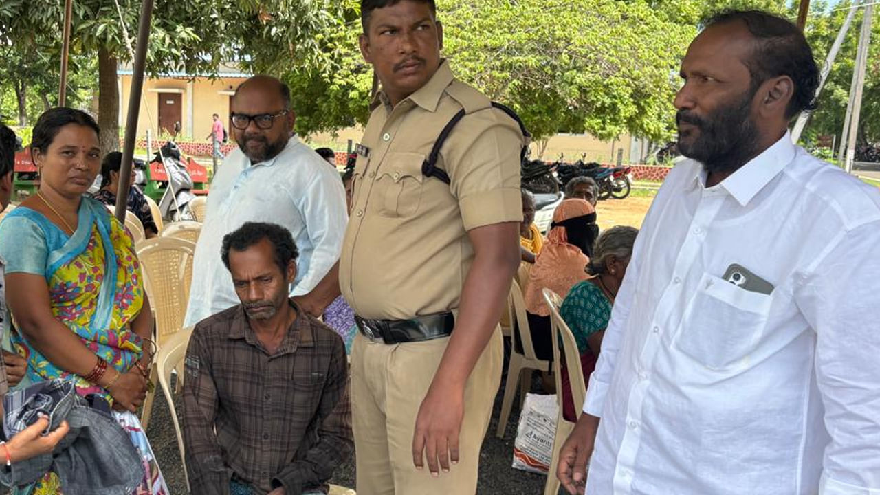 Bapatla: పొలం కొన్నాను సాక్షి సంతకం పెడుదుగాని రా అని అతడ్ని తీసుకెళ్లాడు - కొన్నాళ్ల తర్వాత
