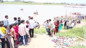 బాసరలో ఘోరం.. అమ్మవారి దర్శనానికి వచ్చి అనంతలోకాలకు ఐదుగురు.. బాసరలో ఘోరం.. అమ్మవారి దర్శనానికి వచ్చి అనంతలోకాలకు ఐదుగురు..