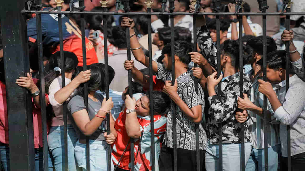 బెంగళూరు తొక్కిసలాట ఘటనపై కొనసాగుతున్న రచ్చ.. సీఎం వర్సెస్‌ గవర్నర్‌లా మారిన వ్యవహారం