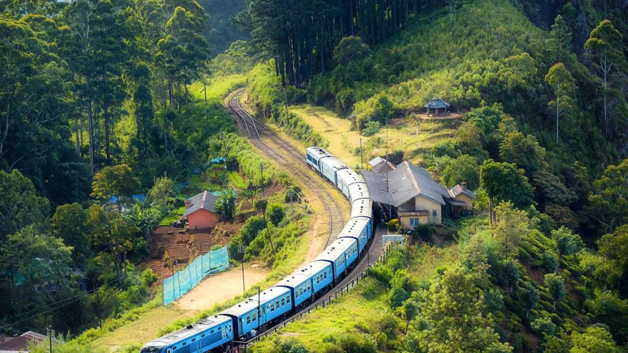 లోనావ్లా, పూణే: వర్షాకాలంలో పూణే అందాలను వర్ణించడం అనేది అంత సులువు కాదు ఎందుకంటే. ఈ సీజన్‌లో ఇక్కడి వాతావరణం చాలా అద్భుతంగా ఉంటుందంట.ఇక్కడి పచ్చటి చెట్లు, టైగర్ పాయింట్, సరస్సులు, నీటి బిందువులతో కప్పబడే, టికోనా వంటివి చూస్తే ఆశ్చర్యం కలగకమానదు. అందుకే వర్షకాలంలో సందర్శించే ఉత్తమ ప్రదేశాల్లో ఇది కూడా ఒకటి.