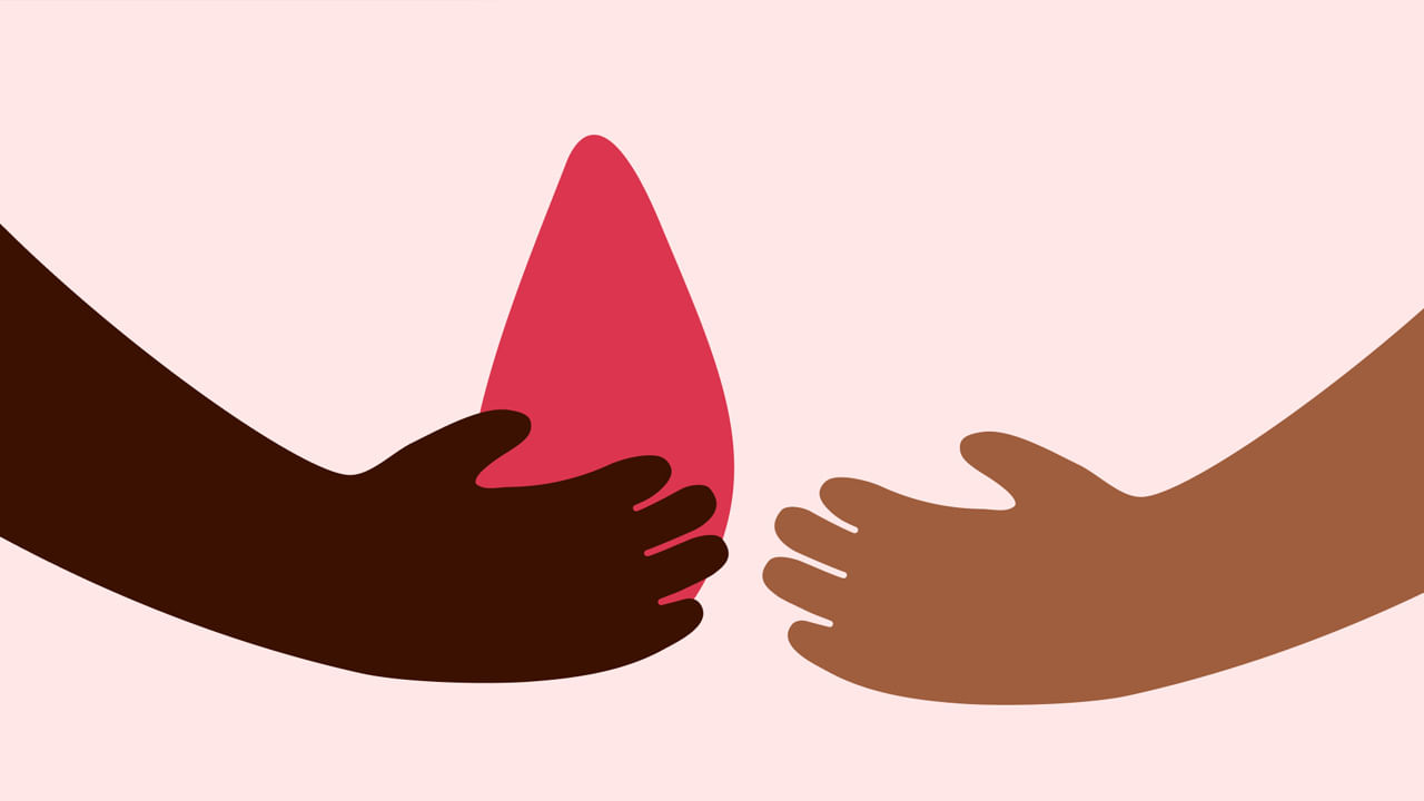 అన్నదానం, రక్తదానం చేయడం చాలా మంచిదని మన పెద్దలు, పూర్వీకులు చెబుతుంటారు. అందుకే కనీసం ప్రతి వ్యక్తి తమ జీవితంలో ఒక్కసారైనా రక్తదానం చేయాలంటారు. అయితే కొంత మంది రక్తదానం చేయకూడదు, దీని వలన మీరు మరింత బలహీనం అవుతారని చెప్తుంటారు. మరి అసలు రక్తదానం చేయడం మంచిదా? చేయక పోవడం మంచిదా అనే అనుమానం చాలా మందిలో కలుగుతుంది. కాగా, ఇప్పుడు దాని గురించే తెలుసుకుందాం.