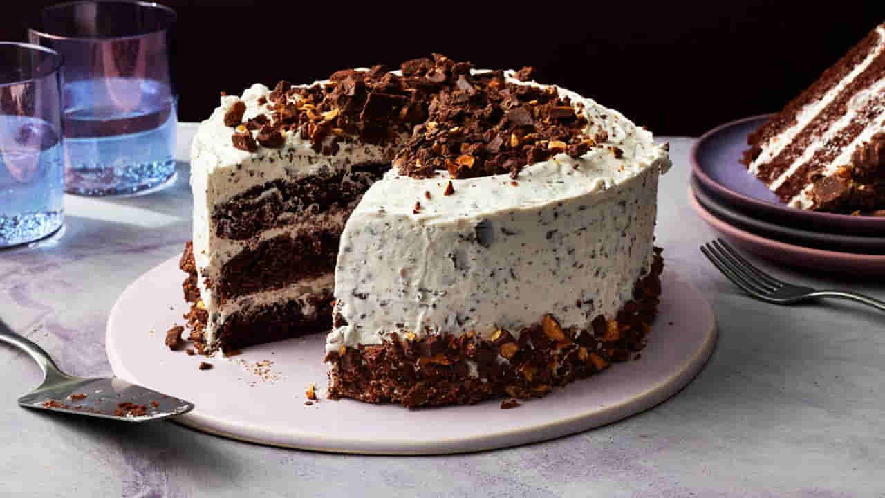 పెళ్లింట విషాదం.. గొంతులో కేక్‌ ముక్క ఇరుక్కుని పెళ్లి కూతురు తల్లి మృతి..