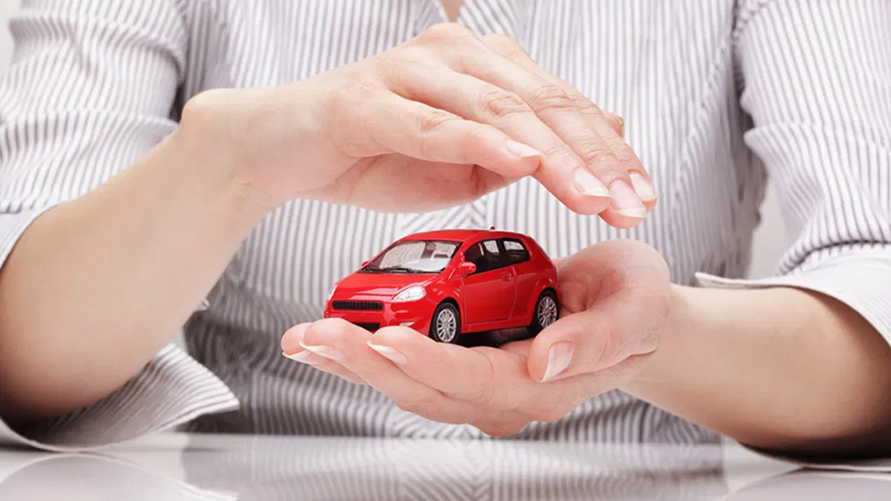 జీరో డిప్రిసియేషన్ పాలసీలో నష్టానికి సంబంధించి పూర్తీ మొత్తం కవర్ అవుతుంది. ఎటువంటి తరుగుదల తీసివేయరు. పూర్తి క్లెయిమ్ పొందవచ్చు. కాంప్రహెన్సివ్ ఇన్సూరెన్స్ కవర్ తో పోలిస్తే జీరో డిప్రిసియేషన్ కార్ ఇన్సూరెన్స్ కాస్త భిన్నంగా ఉంటుంది.