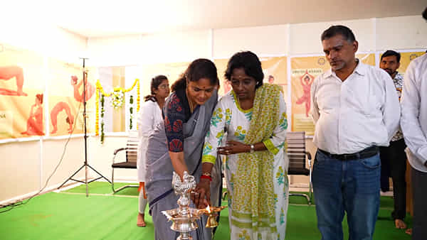Yoga Day in Telangana: చక్ర సిద్ధ ఆధ్వర్యంలో హైదరాబాద్లోని మోకిలాలో అంతర్దాతీయ యోగా డే వేడుకలు