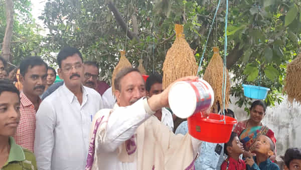 Chalivendram: ఈ చలివేంద్రం వెరీ వెరీ స్పెషల్.. మనుషుల కోసం కాదు.. పక్షుల కోసం.. ఎక్కడంటే