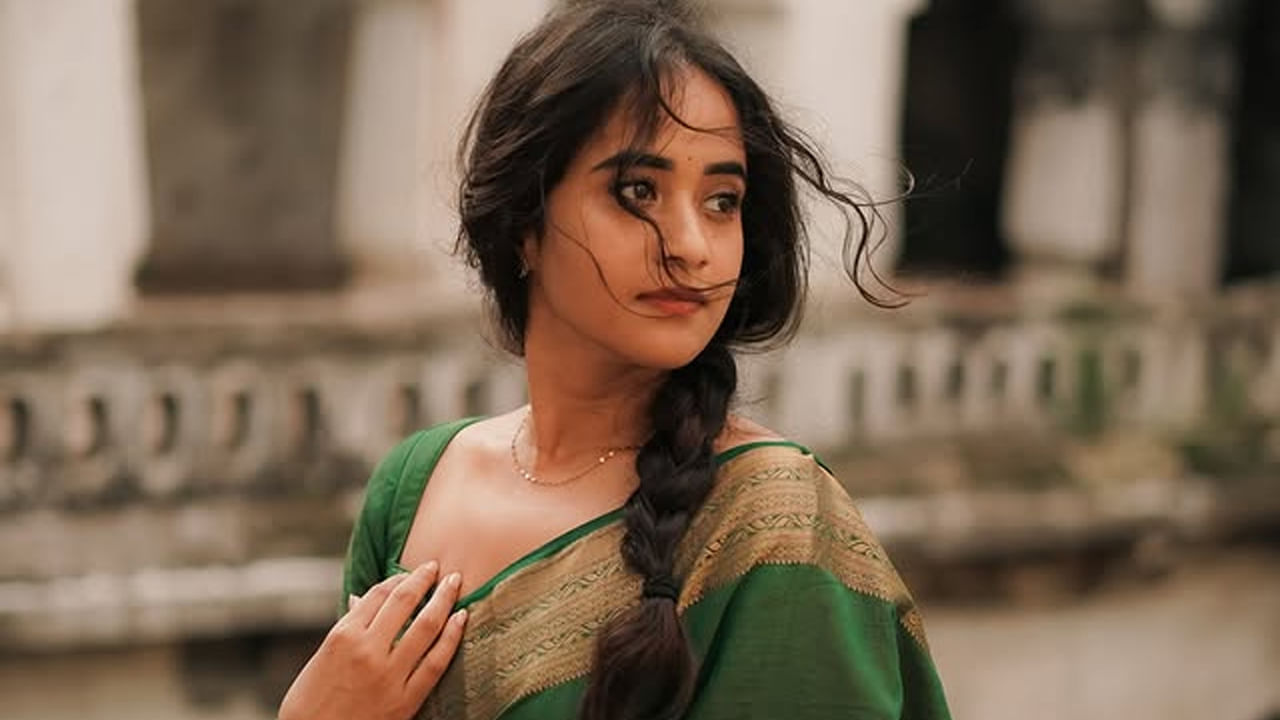 Charming Deepthi Sunaina