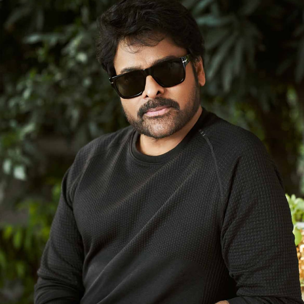 ఈ సినిమాతోపాటు డైరెక్టర్ అనిల్ రావిపూడి దర్శకత్వంలో ఓప్రాజెక్ట్ చేస్తున్నారు చిరంజీవి. ఇందులో నయనతార కథానాయికగా నటిస్తుంది. త్వరలోనే ఈ మూవీకి సంబంధించిన పూర్తి వివరాలను ప్రకటించనున్నారు. అయితే మీకు తెలుసా.. చిరంజీవికి ఓ హీరోయిన్ చెల్లిగా, ప్రియురాలిగా, భార్యగా నటించిన హీరోయిన్ ఎవరో.. ? 