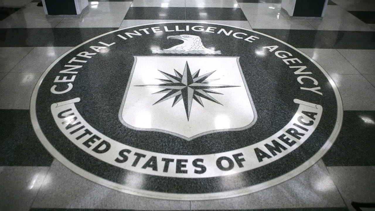 CIA: అత్యంత శక్తివంతమైన నిఘా సంస్థల జాబితాలో మొదటి పేరు CIA. CIA పూర్తి రూపం సెంట్రల్ ఇంటెలిజెన్స్ ఏజెన్సీ. ఈ నిఘా సంస్థ అమెరికా కోసం పనిచేస్తుంది. ఇది రెండవ ప్రపంచ యుద్ధ సమయంలో అమెరికా CIAని స్థాపించింది.