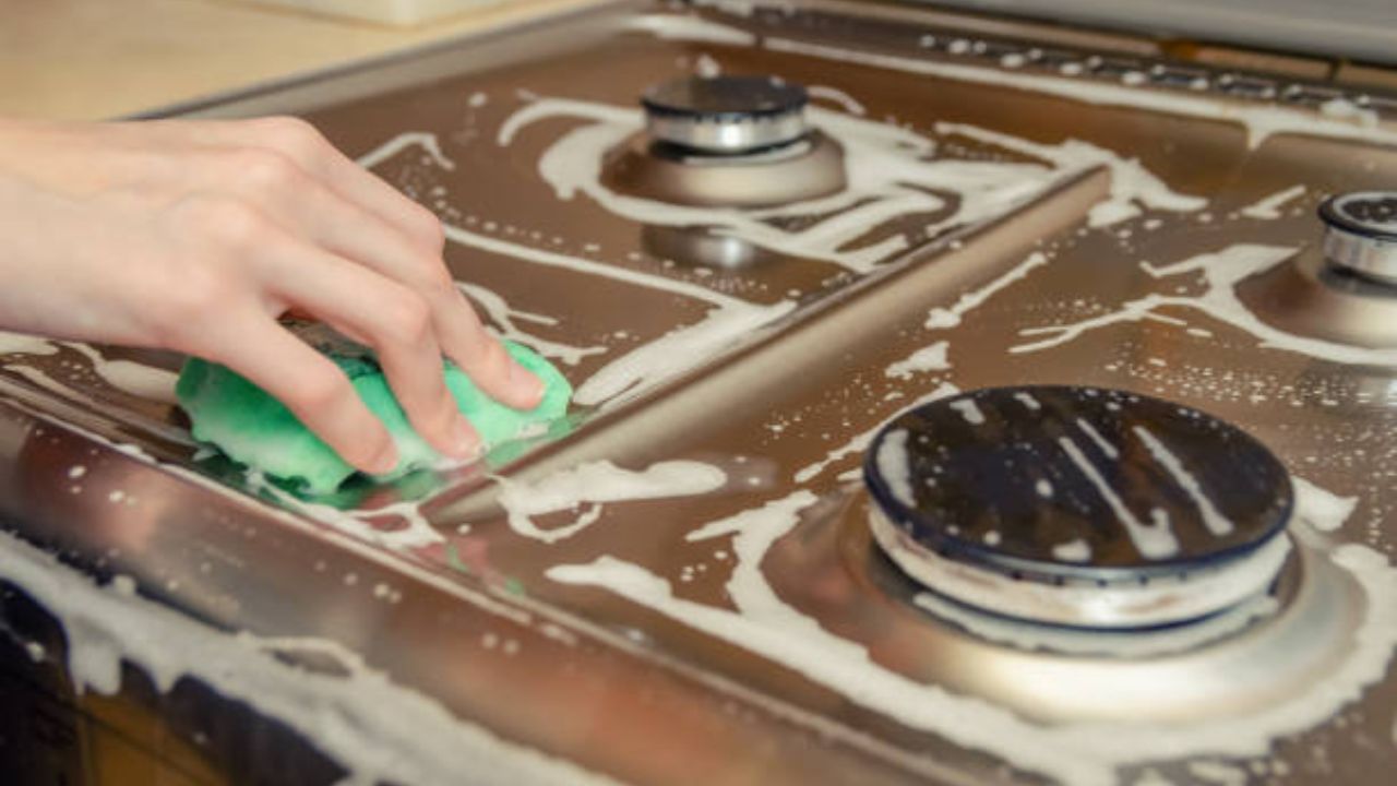 Kitchen Hacks: గ్యాస్ స్టవ్ క్లీనింగ్ కోసం ఎక్కువగా కష్టపడాల్సిన అవసరం లేదు..! Kitchen Hacks: గ్యాస్ స్టవ్ క్లీనింగ్ కోసం ఎక్కువగా కష్టపడాల్సిన అవసరం లేదు..!