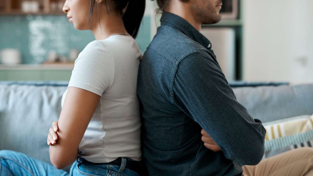 భార్యాభర్తల మధ్య దూరం పెంచుతున్న కారణాలు ఇవే.. ఈ చిన్న తప్పులు దిద్దుకుంటే చాలు..!