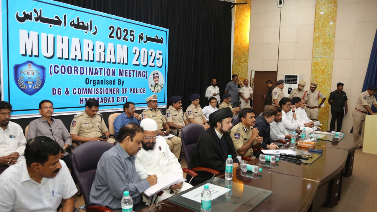 మొహర్రం ఊరిగింపునకు భారీ ఏర్పాట్లు! షియా పెద్దలతో సీపీ ఆనంద్ సమావేశం