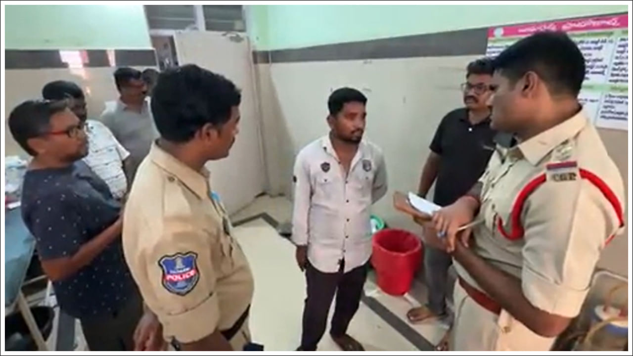 Gang War: గ్యాంగ్ వార్.. యువకుడిపై కత్తులతో విచక్షణా రహితంగా దాడి.. ఉలిక్కి పడిన కాలనీ వాసులు!