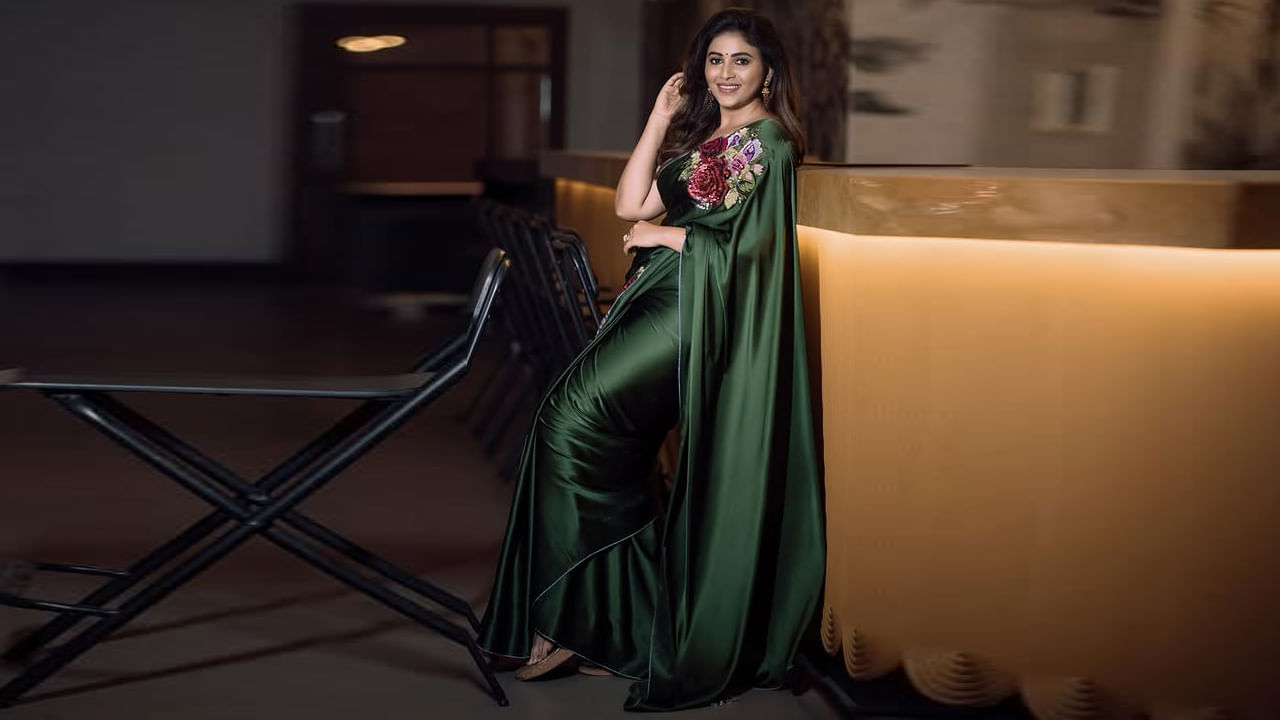 రజోల్‌లోనే ఓ స్కూల్ లో పాఠశాల విద్యను పూర్తి చేసింది ఈ ముద్దుగుమ్మ. తర్వాత తమిళనాడులోని చెన్నైకి వెళ్ళింది. చెన్నై నగరంలో ఓ ప్రముఖ ప్రైవేట్ డిగ్రీ కళాశాల నుంచి గణితశాస్త్రం విభాగంలో డిగ్రీ పట్టా పొందింది ఈ అందాల తార.