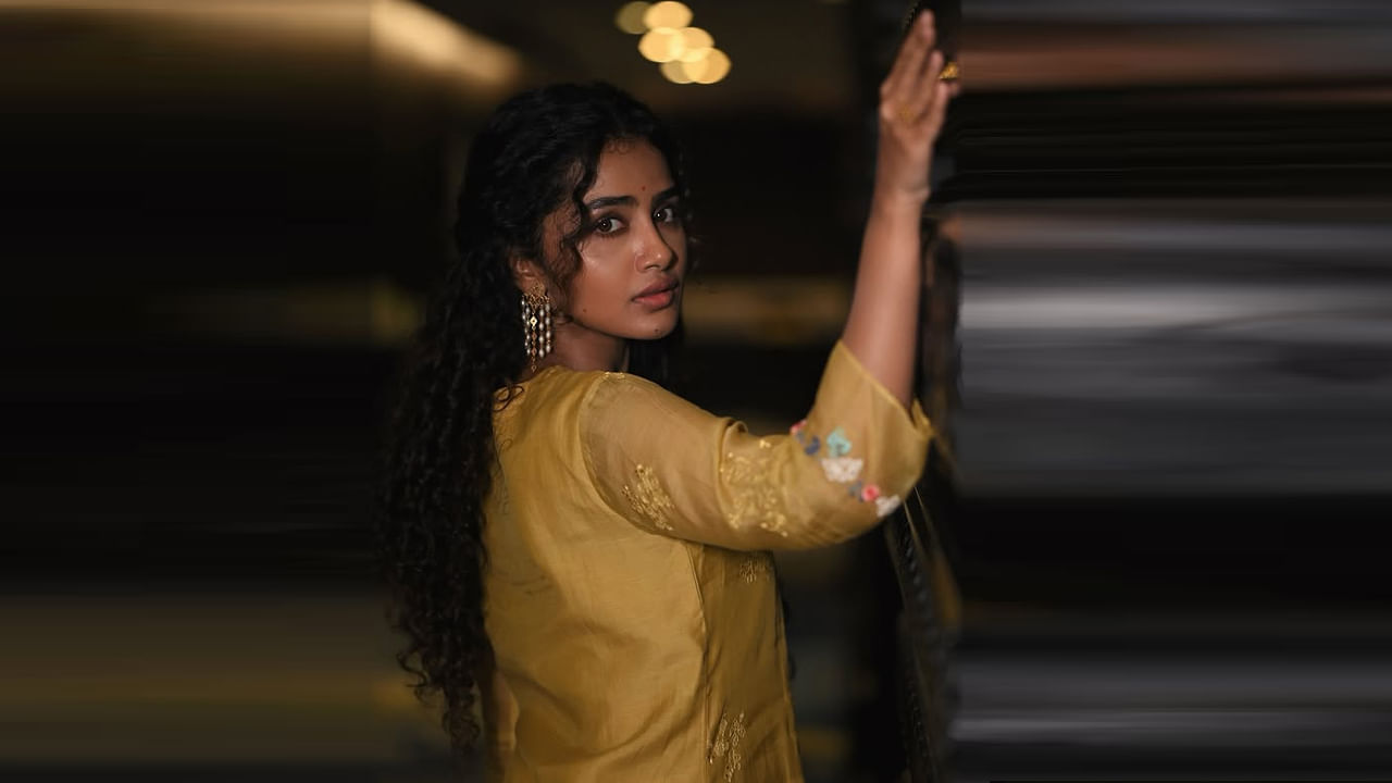Dazzling Anupama Parameswaran